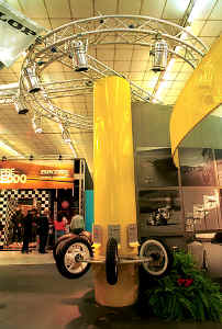 Dunlop-eicma-2001-6.jpg (152545 byte)