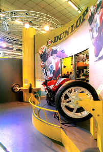 Dunlop-eicma-2001-7.jpg (148172 byte)