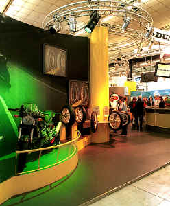 Dunlop-eicma-2001-8.jpg (180515 byte)