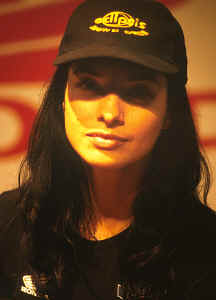 Larissajpg.jpg (80672 byte)